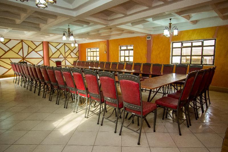 Three Ways Hotel ナイバシャ エクステリア 写真