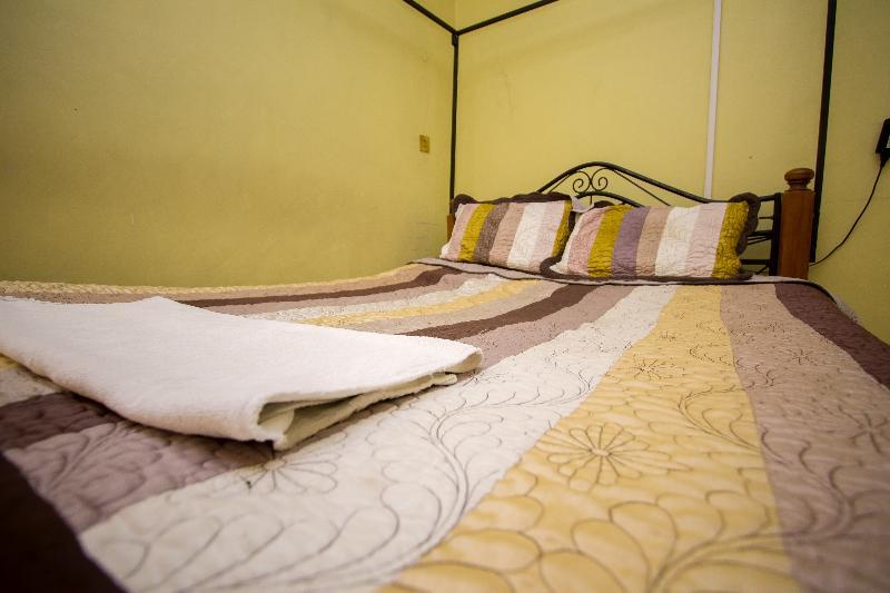 Three Ways Hotel ナイバシャ エクステリア 写真