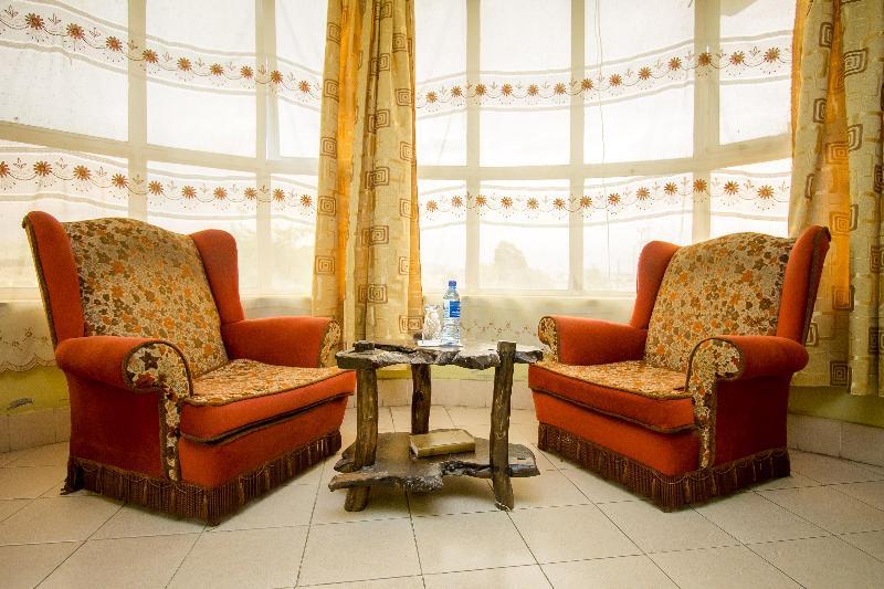 Three Ways Hotel ナイバシャ エクステリア 写真